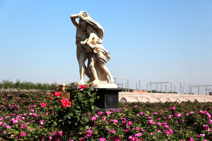 玫瑰小镇景点之四欧式雕塑